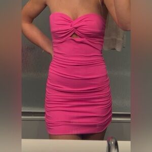 SUPER FLATTERING PINK DRESS SIZE SMALL